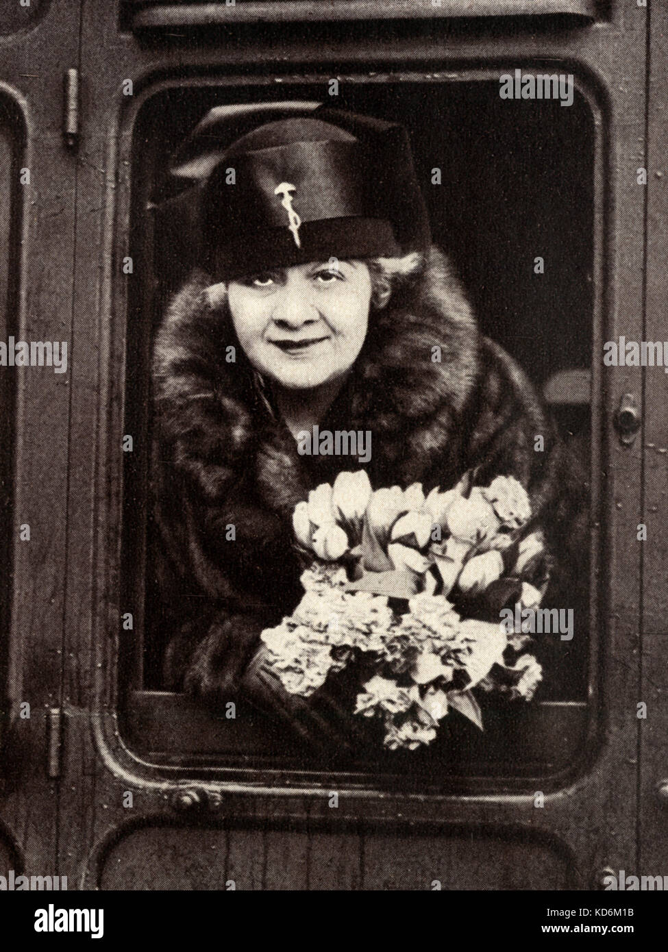 Sophie Tucker - inclinado hacia fuera del tren c.1930 cantante americana, 1884-1966. Famoso por mi mama Der Querschnitt Yiddische Foto de stock