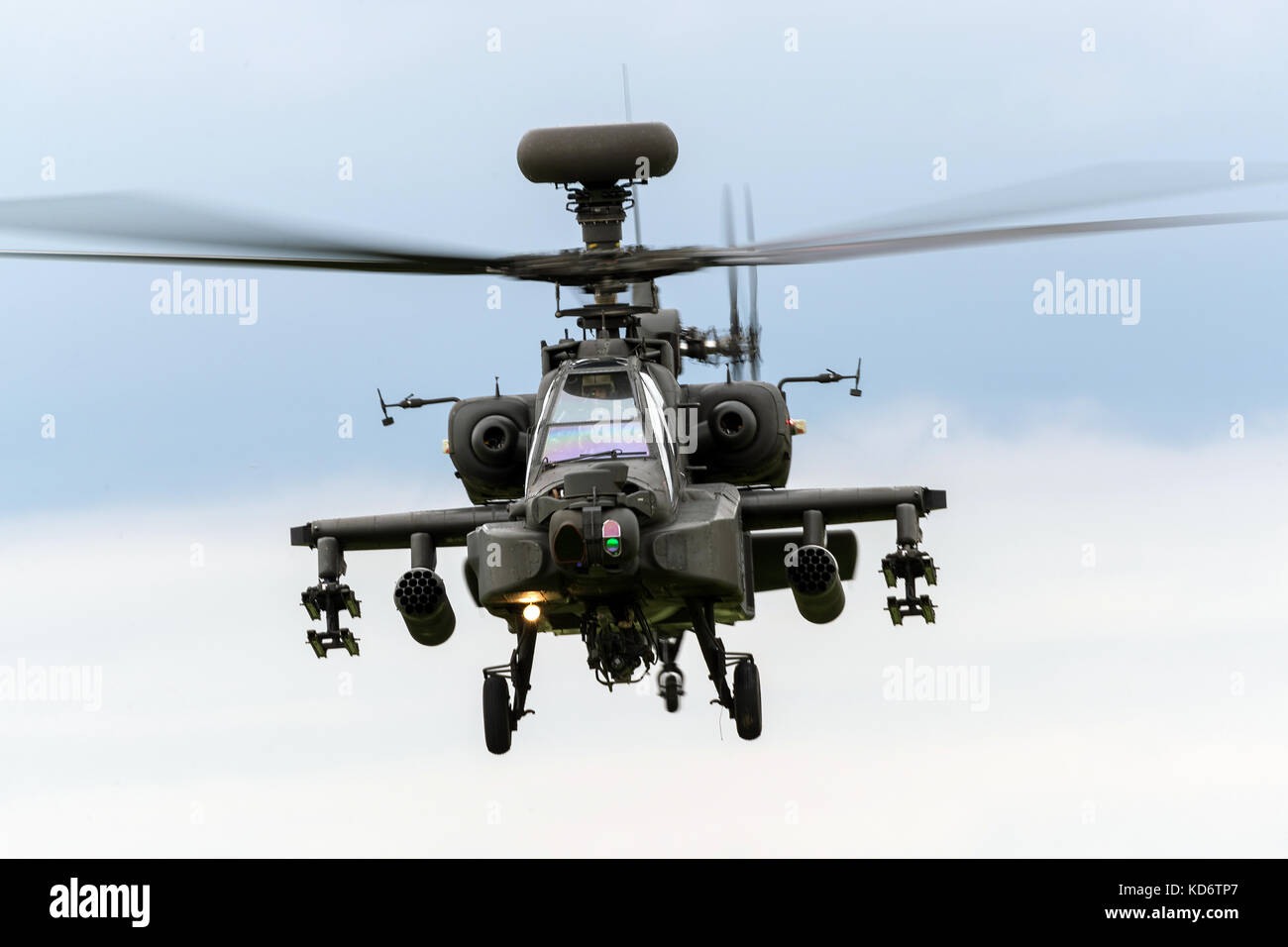 Army Air Corps AH64 Arco helicópteros de ataque Apache. Foto de stock