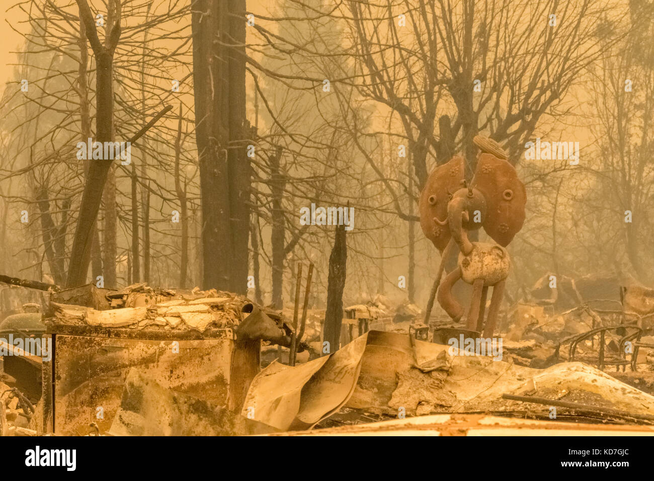 El condado de Sonoma, California, Estados Unidos. 9 oct, 2017. wildfire quema en varios condados en el norte de California. destrucción masiva. el condado de Sonoma, California, Estados Unidos, lunes 9 de octubre, 2017. devistation todo condado. Crédito: kathryn capaldo/alamy live news Foto de stock
