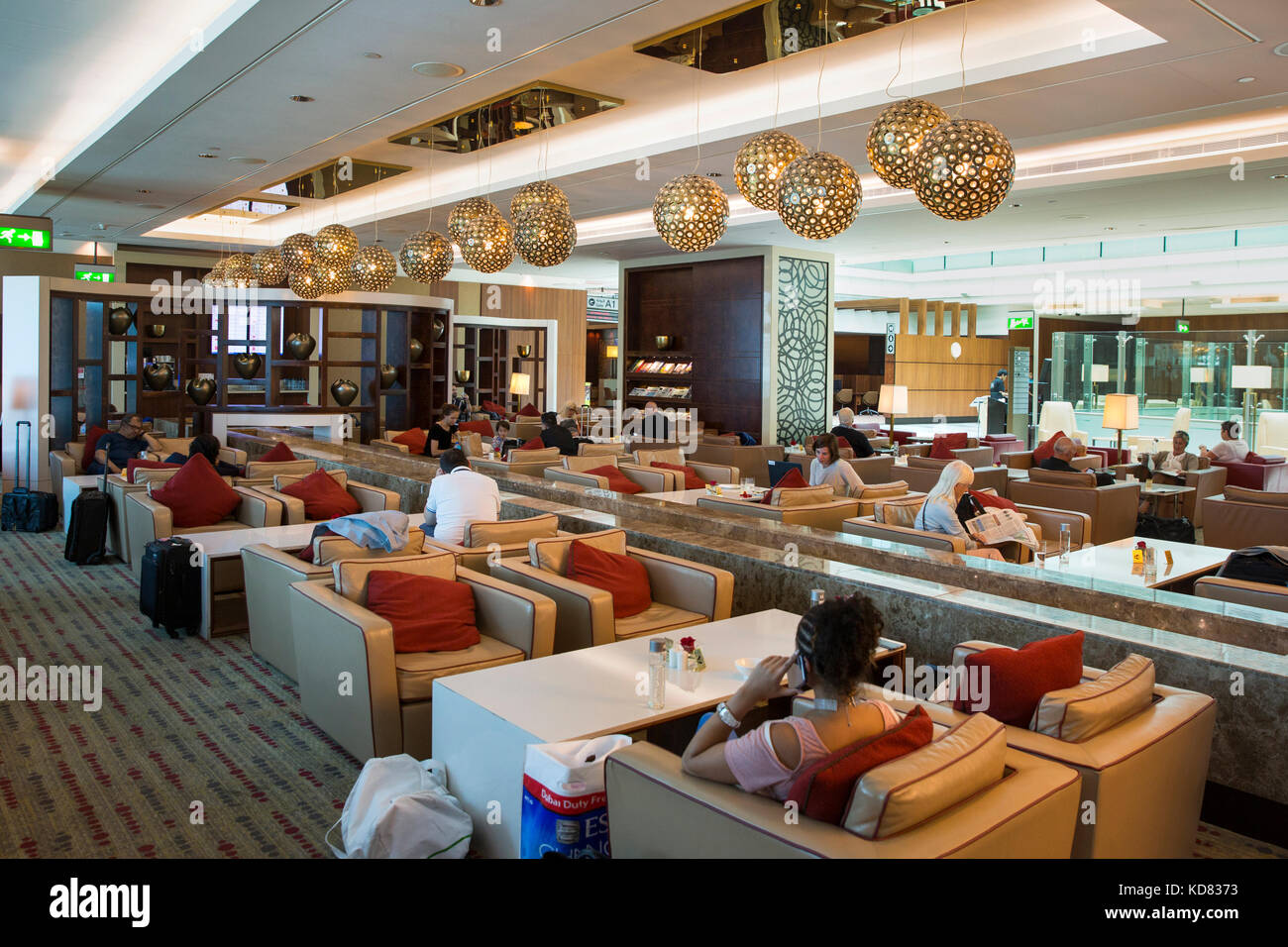 Los U.A.E. Dubai, Aeropuerto, Terminal de negocios de primera clase y salón interior Foto de stock