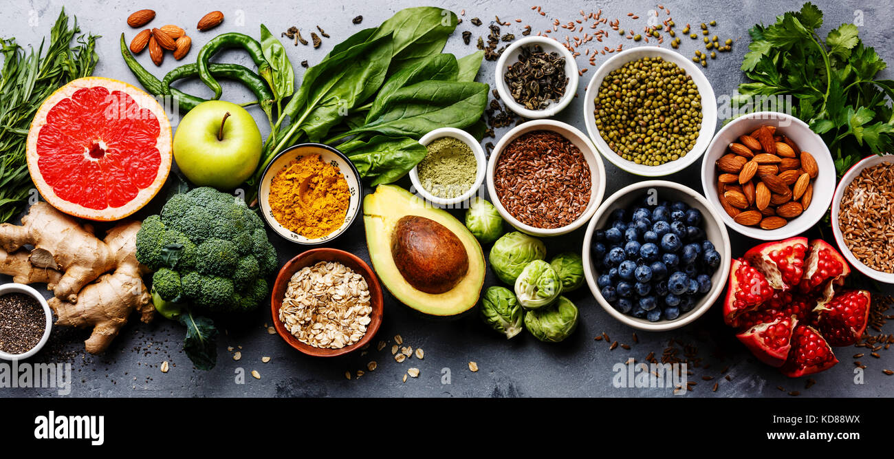 Limpie el comer alimentos saludables: selección de frutas, vegetales