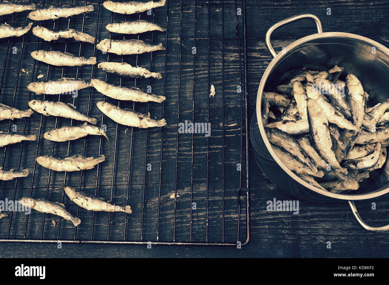 Las sardinas preparadas de forma tradicional Foto de stock