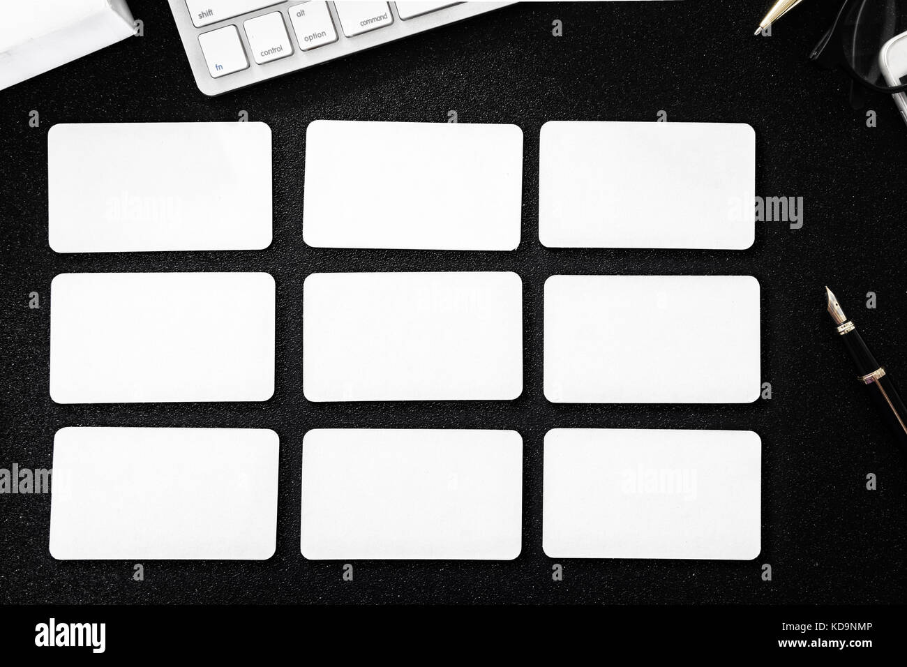 Tarjeta de presentación en blanco boceto en la mesa de diseño business contact Foto de stock