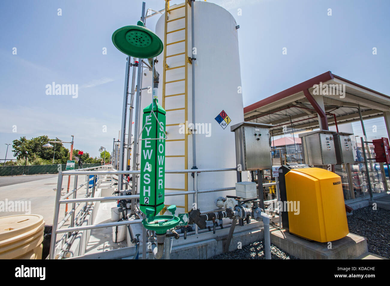 Atención de emergencia en la instalación de tratamiento avanzado de agua Leo J. Vander Lans. El Distrito de reabastecimiento de agua del Sur de California. Long Beach, CA Foto de stock