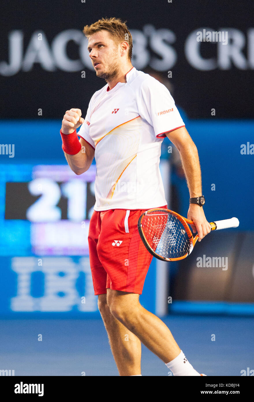 Stanislaus Wawrinka de Suiza derrotó al jugador número uno en el mundo R. Nadal de España para reclamar el 2014 Abierto Australiano de Hombres Singles Champ Foto de stock
