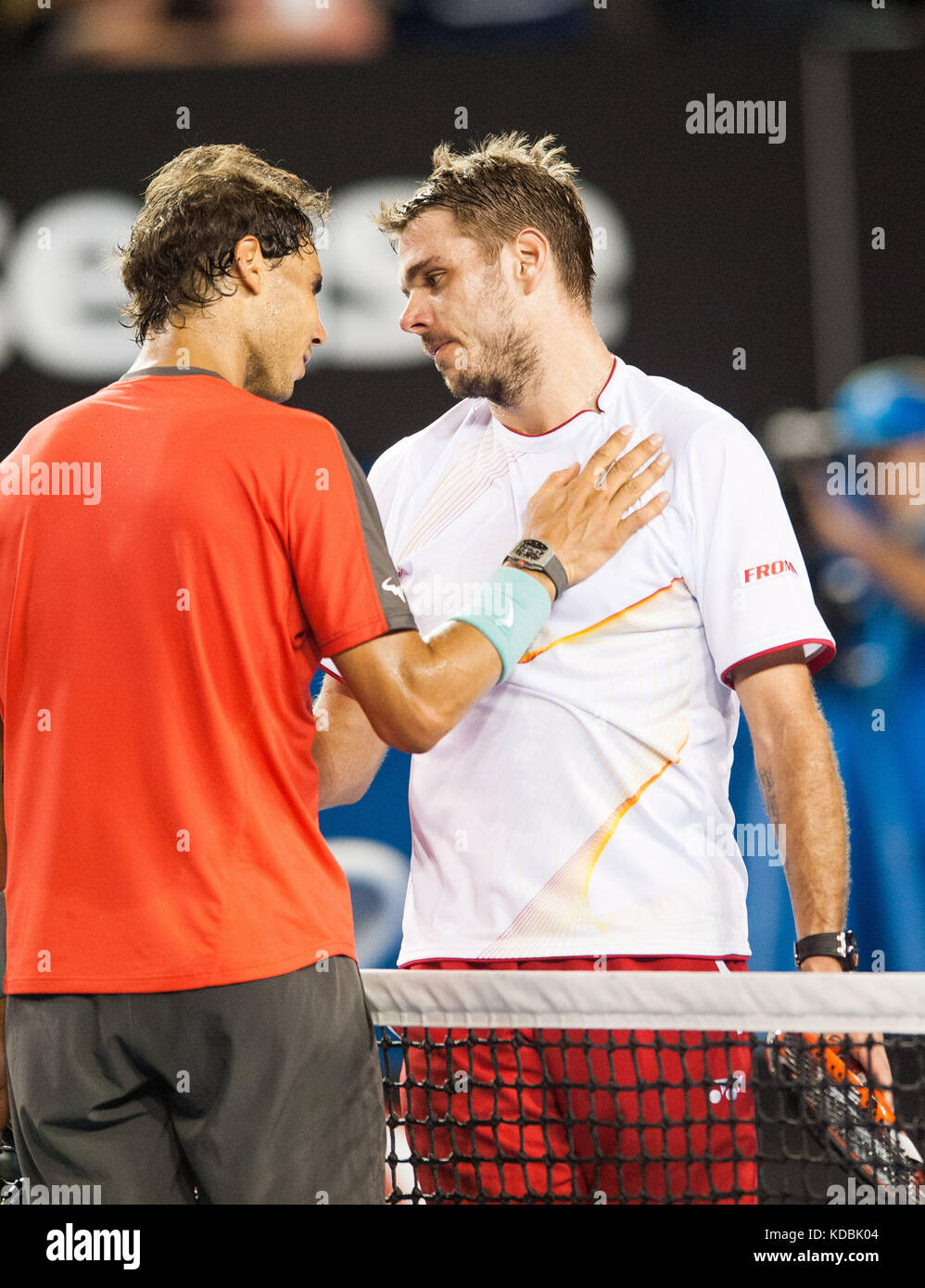 Stanislaus Wawrinka de Suiza (derecha) derrotó al jugador número uno en el mundo R. Nadal (izquierda) de España para reclamar el Abierto de Australia de 2014' Foto de stock