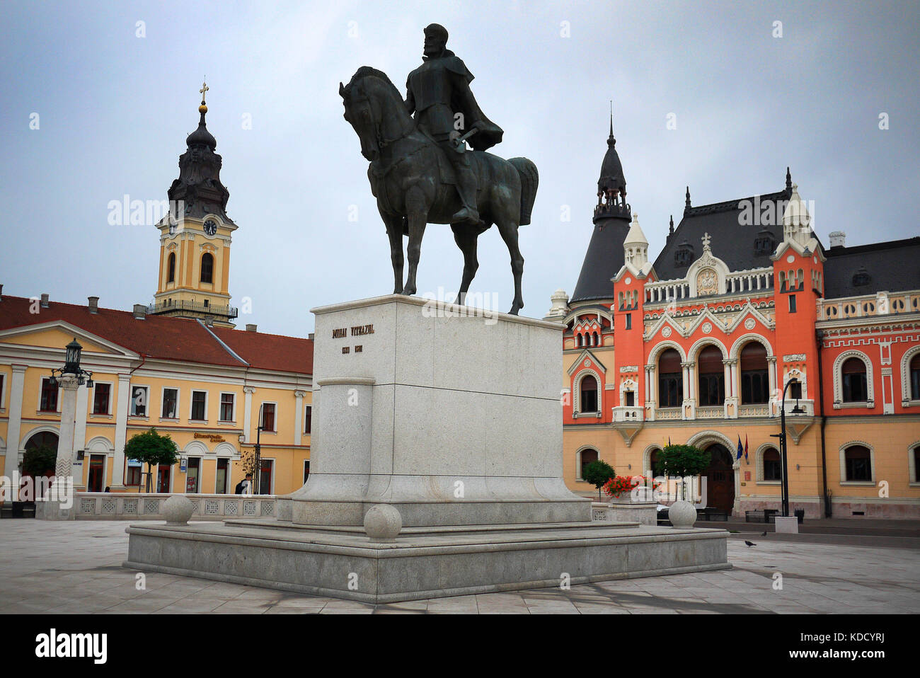 Estatua de Mihai Viteazul en la plaza Piata Unirii, en Oradea, Rumania