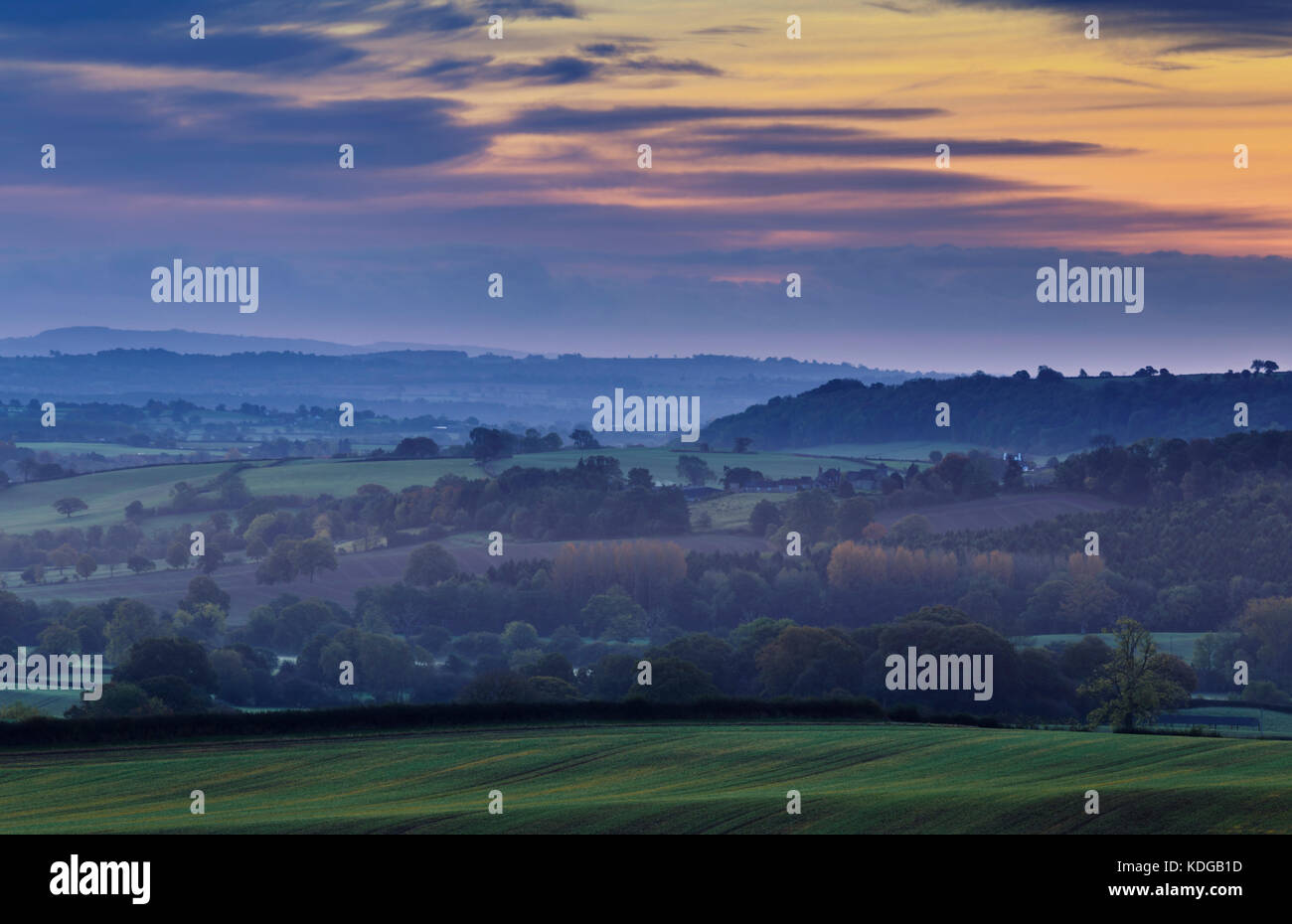 Amanecer otoñal Cielo de campiña británica Foto de stock