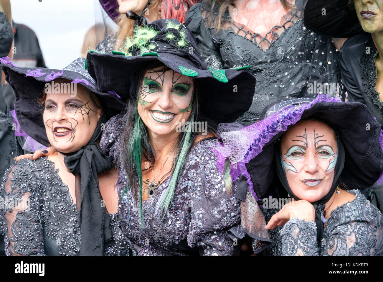 Mujeres vestidas como brujas fotografías e imágenes de alta resolución -  Alamy
