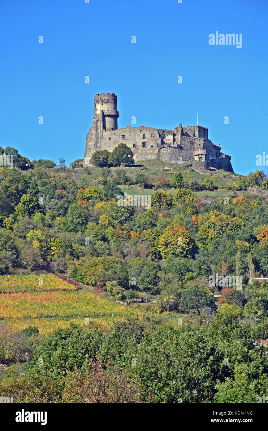 Tournoel castillo, Volvic, Puy de Dôme, Auvergne-Rhone-Alpes, Francia Foto de stock