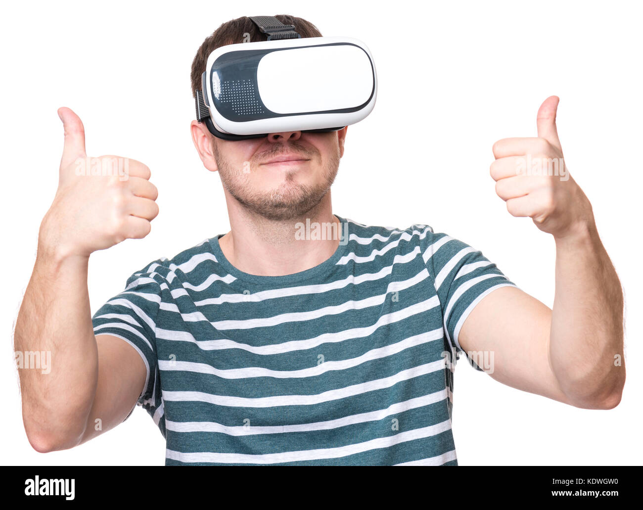 Feliz el hombre llevaba gafas de realidad virtual para ver películas o  jugar juegos de video, aislado sobre fondo blanco. alegre sonriente niño  mirando en vr gla Fotografía de stock - Alamy