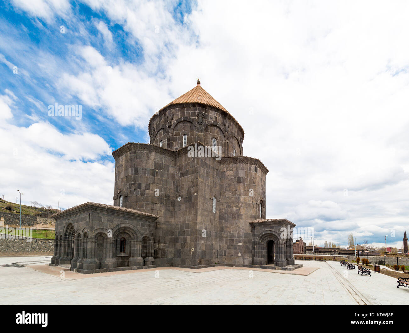 Santos Apóstoles iglesia histórica conocida como Mezquita Kumbet en Kars, región de Anatolia oriental de Turquía, sobre fondo de cielo nublado. También es 12 apóstoles churc Fotografía de stock - Alamy Santos Apóstoles iglesia histórica conocida como Mezquita Kumbet en Kars, región de Anatolia oriental de Turquía, sobre fondo de cielo nublado. También es 12 apóstoles churc Fotografía de stock - Alamy