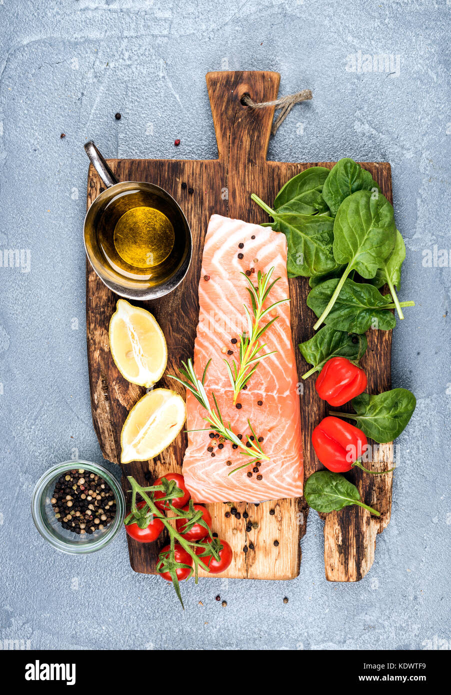 Ingredientes para cocinar la cena saludable. Filete de ...