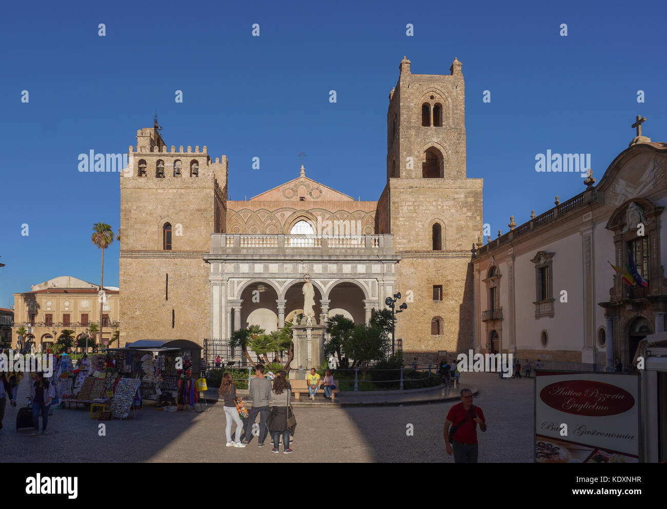 La catedral de Monreale, uno de los mayores ejemplos de arquitectura normanda. A partir de una serie de fotos de viaje en Sicilia, Italia. foto Fecha: jueves Foto de stock