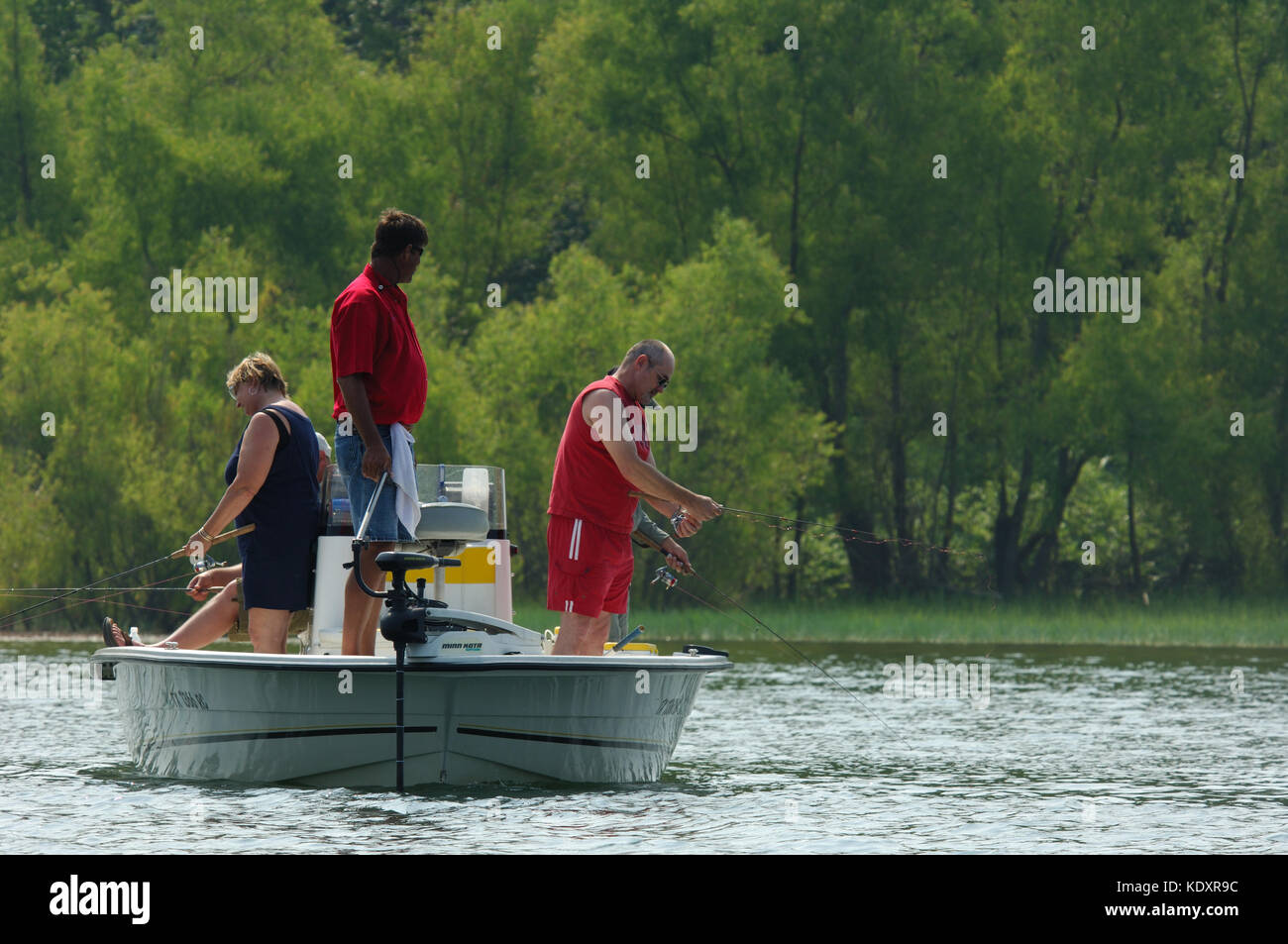 Los pescadores la pesca de la lubina y dorada en el lago crappie Sam Rayburn cerca de Jasper, Texas Foto de stock