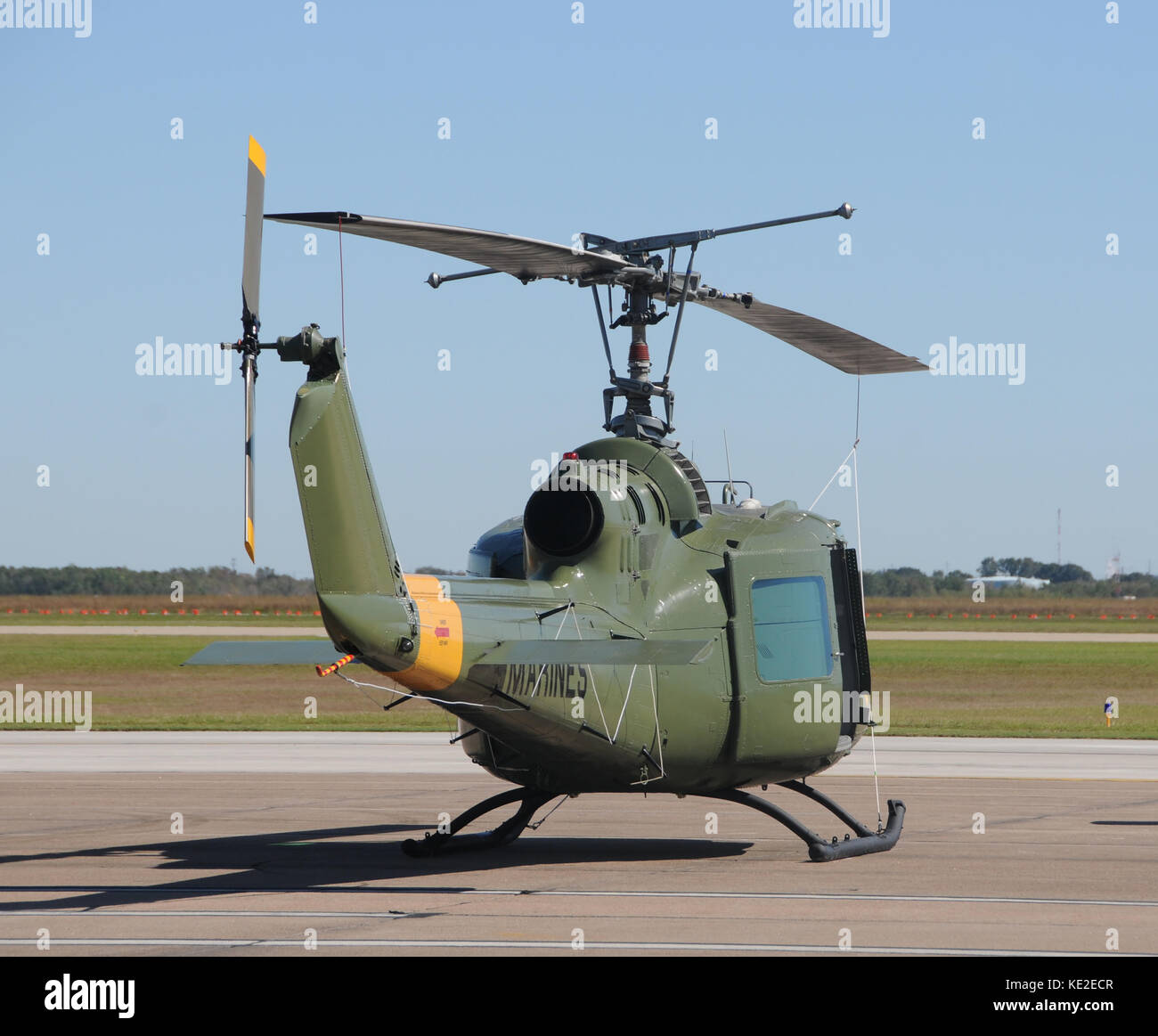pétalo conductor matriz Los helicópteros militares de la época de la guerra de Vietnam en el suelo  Fotografía de stock - Alamy