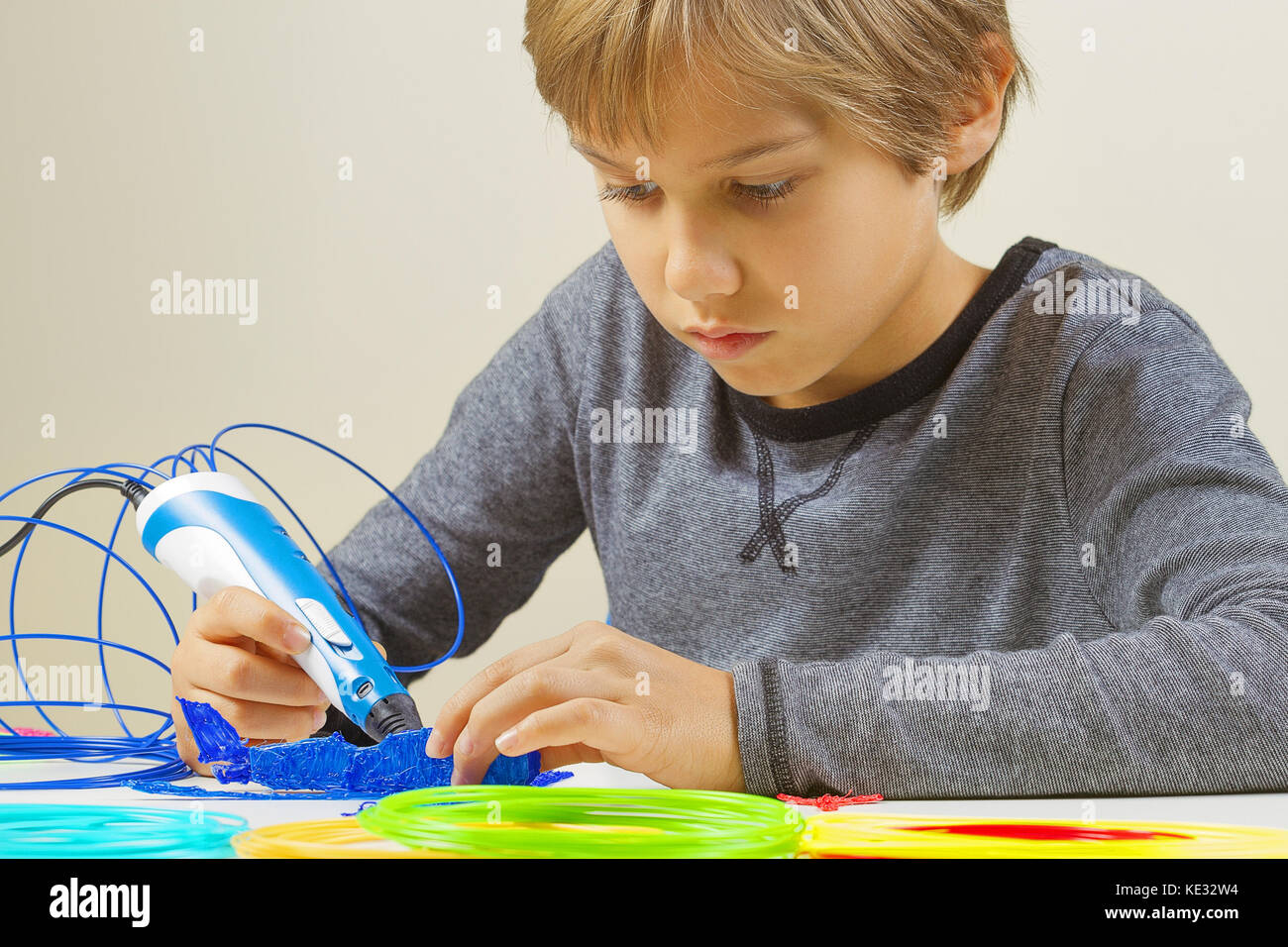 Pluma de impresión 3d niños fotografías e imágenes de alta resolución -  Alamy