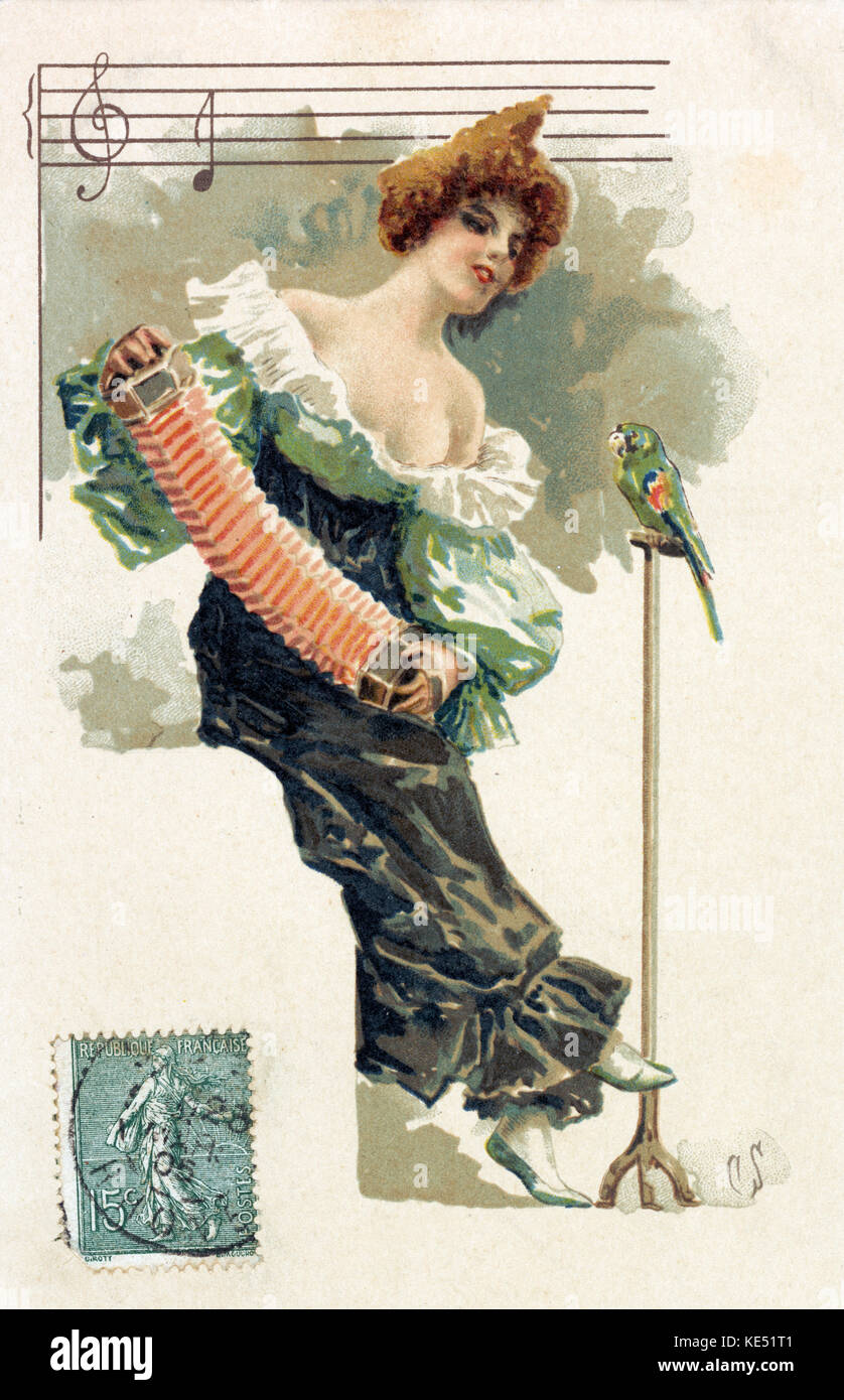 Mujer músico tocando el acordeón / bandeon con loro en una percha por su lado. En la parte inferior del sello francés franqueadas postal 1905. Foto de stock