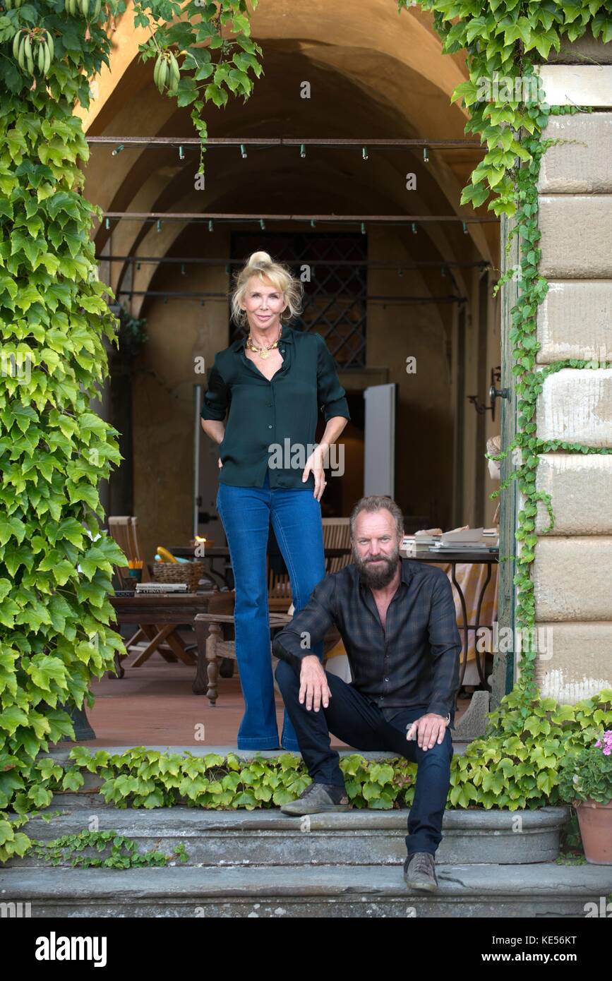 Sting con su esposa trudie en su propiedad Villa il palagio, Figline Valdarno , Florencia, Toscana, Italia, 04/08/2015 El crédito © sandro michahelles/ Foto de stock