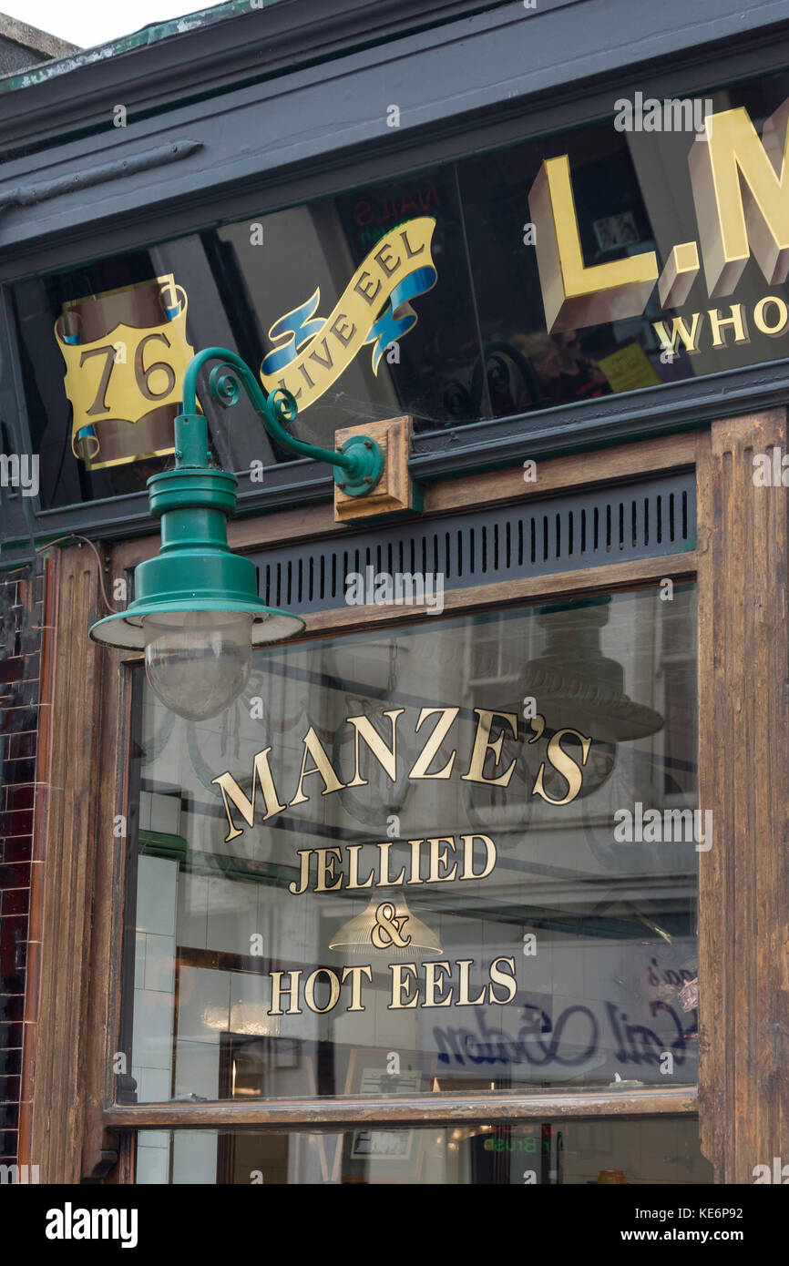 Manze's & Hot Jellied Eels restaurante ventana, High Street, Walthamstow, London Borough of Waltham Forest, Greater London, England, Reino Unido Foto de stock