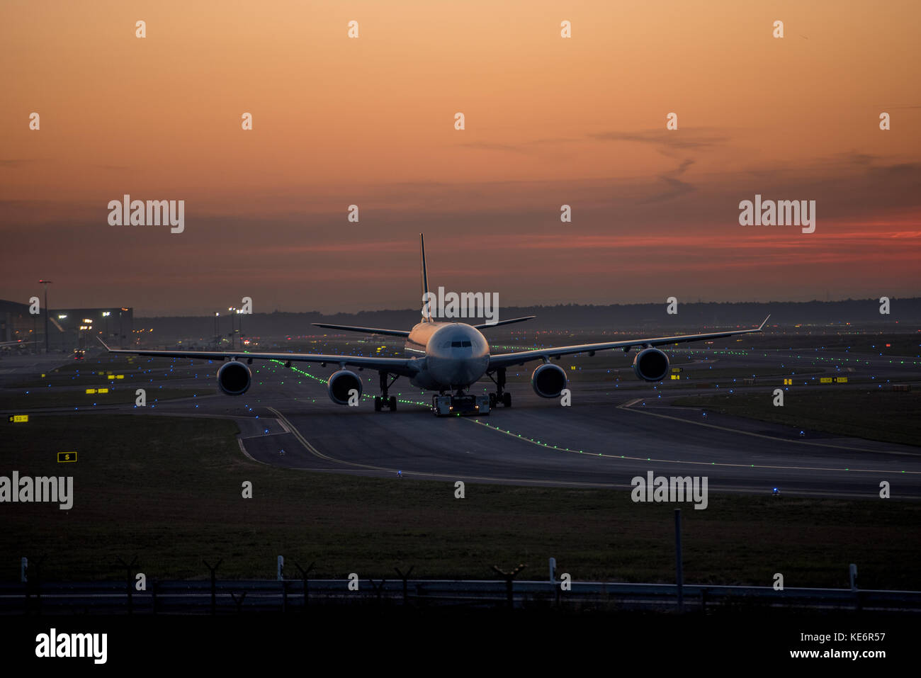 Reisen, Alemania, Hessen, Frankfurt am Main, Flughafen, octubre de 18. Airbus A340-642 South African Airways mit der Kennung ZS-SNE. (Foto de Ulrich Foto de stock