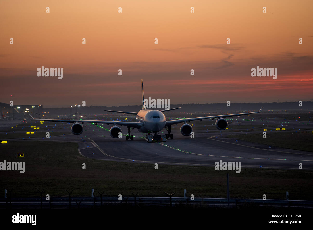 Reisen, Alemania, Hessen, Frankfurt am Main, Flughafen, octubre de 18. Airbus A340-642 South African Airways mit der Kennung ZS-SNE. (Foto de Ulrich Foto de stock