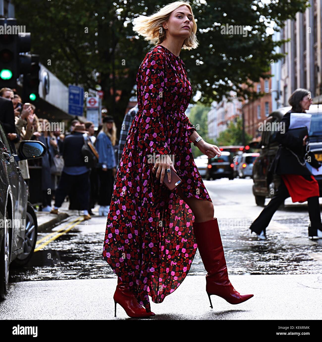 Londres, Reino Unido. Sep 18, 2017 LONDRES.- El 18 de septiembre de 2017 mujer en la calle durante la semana de la moda de Londres crédito: mauro del signore/Pacific Press/alamy live news Foto de stock