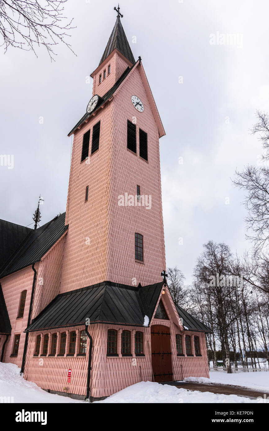 Iglesia Arjeplog, la bonita iglesia; Rosa Arjeplog, el condado de Norrbotten, Suecia Foto de stock