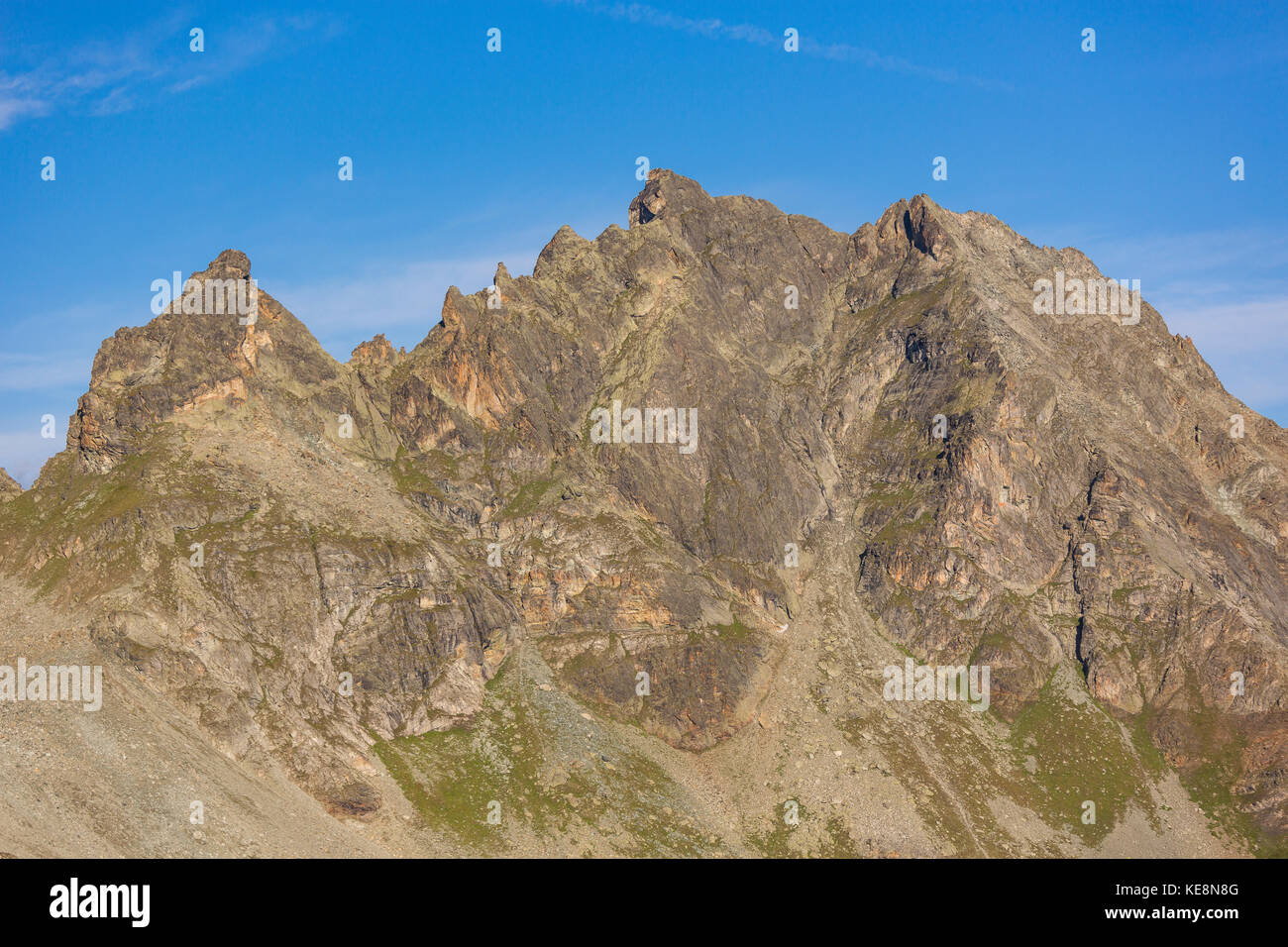 Moiry valle, Suiza - una cresta rocosa en los Alpes Peninos en el cantón de Valais. Foto de stock