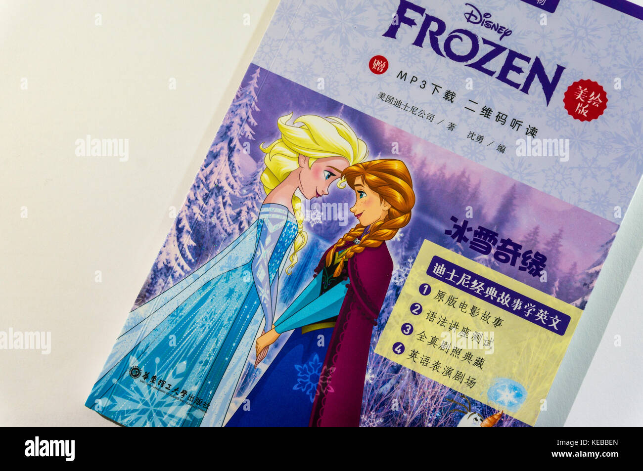 Portada del libro de la traducción al chino de Disney's congelados Foto de stock