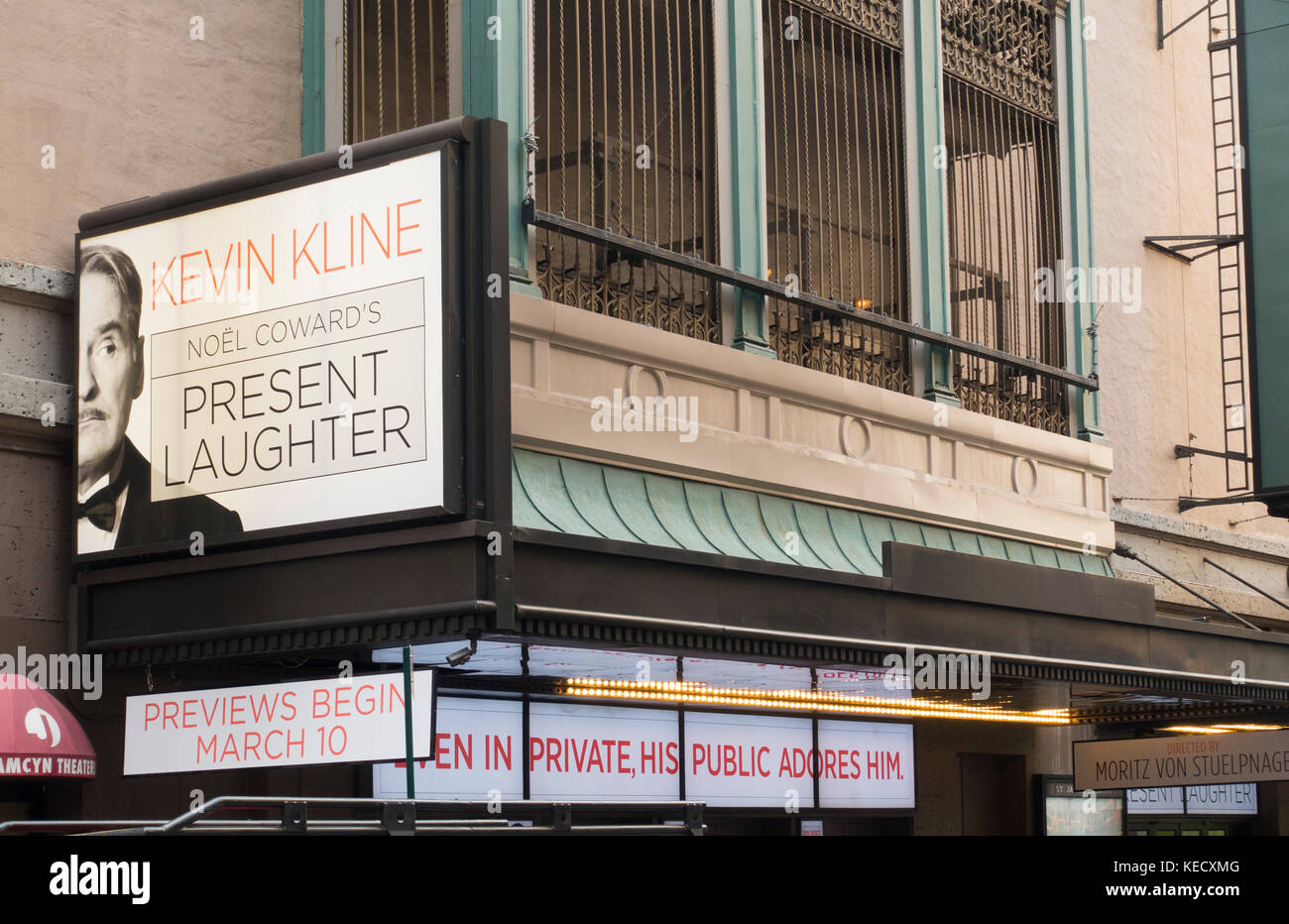 Presente la risa Broadway Theatre Marquee NYC Foto de stock