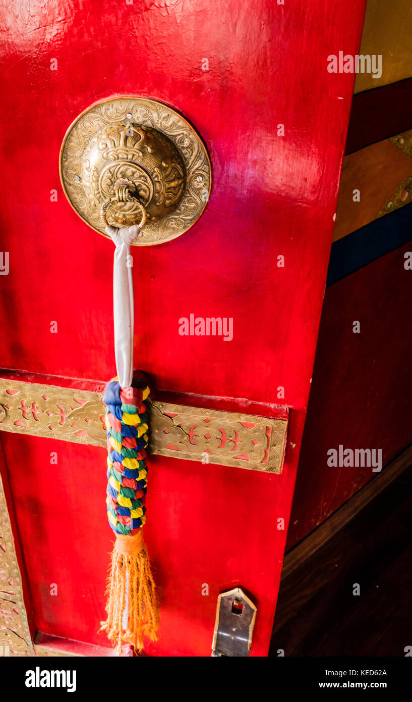 Puerta de entrada de un monasterio en Ladakh, India Foto de stock