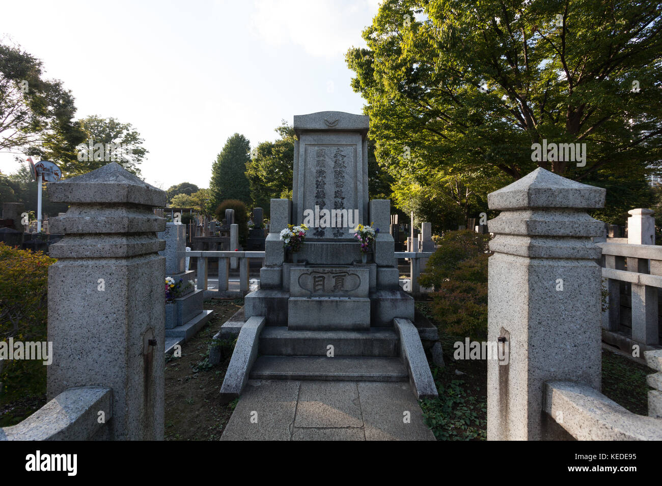 La tumba del escritor japonés Natsume Souseki In, Cementerio Zoshigaya