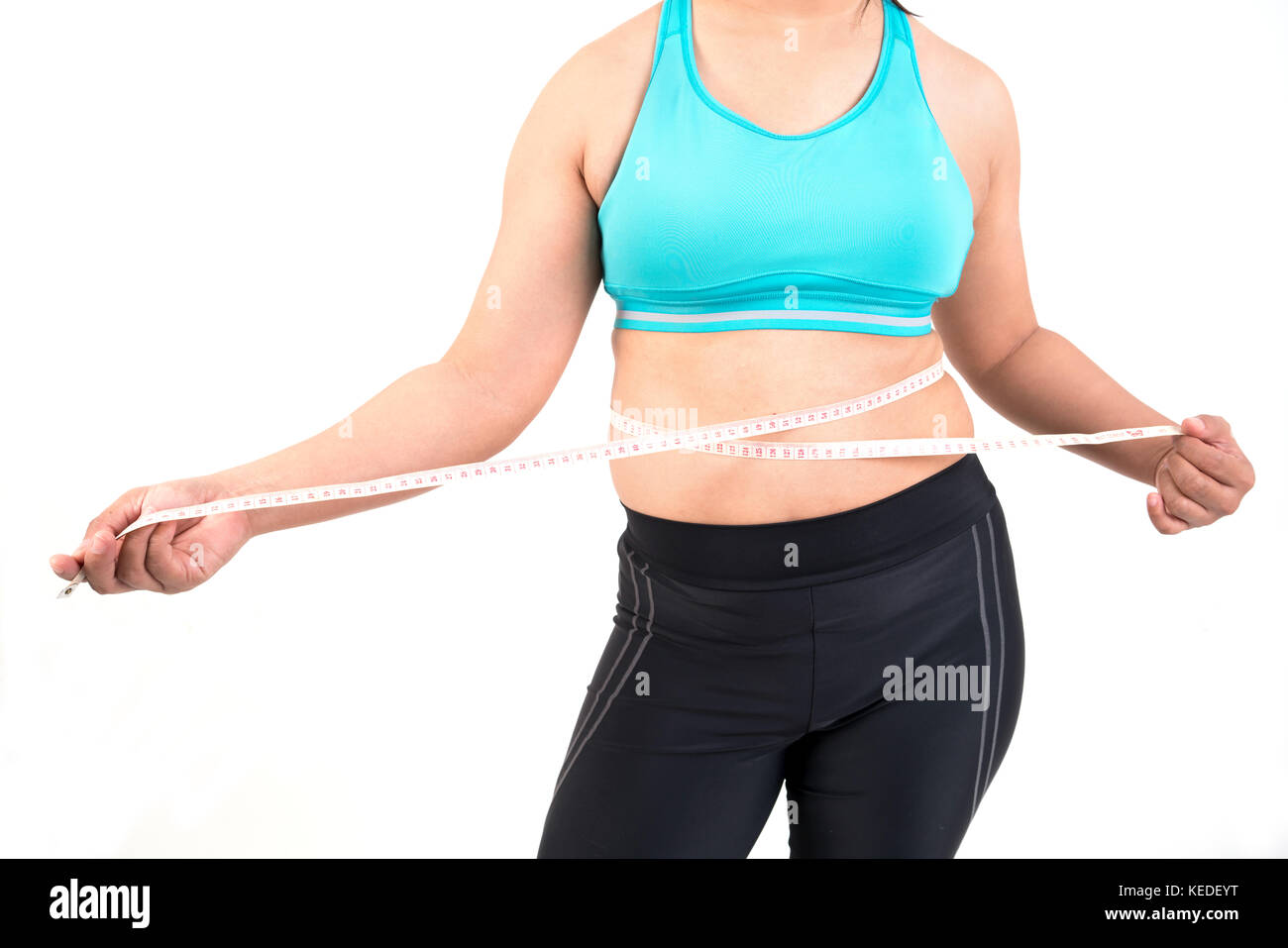 Chubby mujer midiendo su cintura grasa barriga Foto de stock