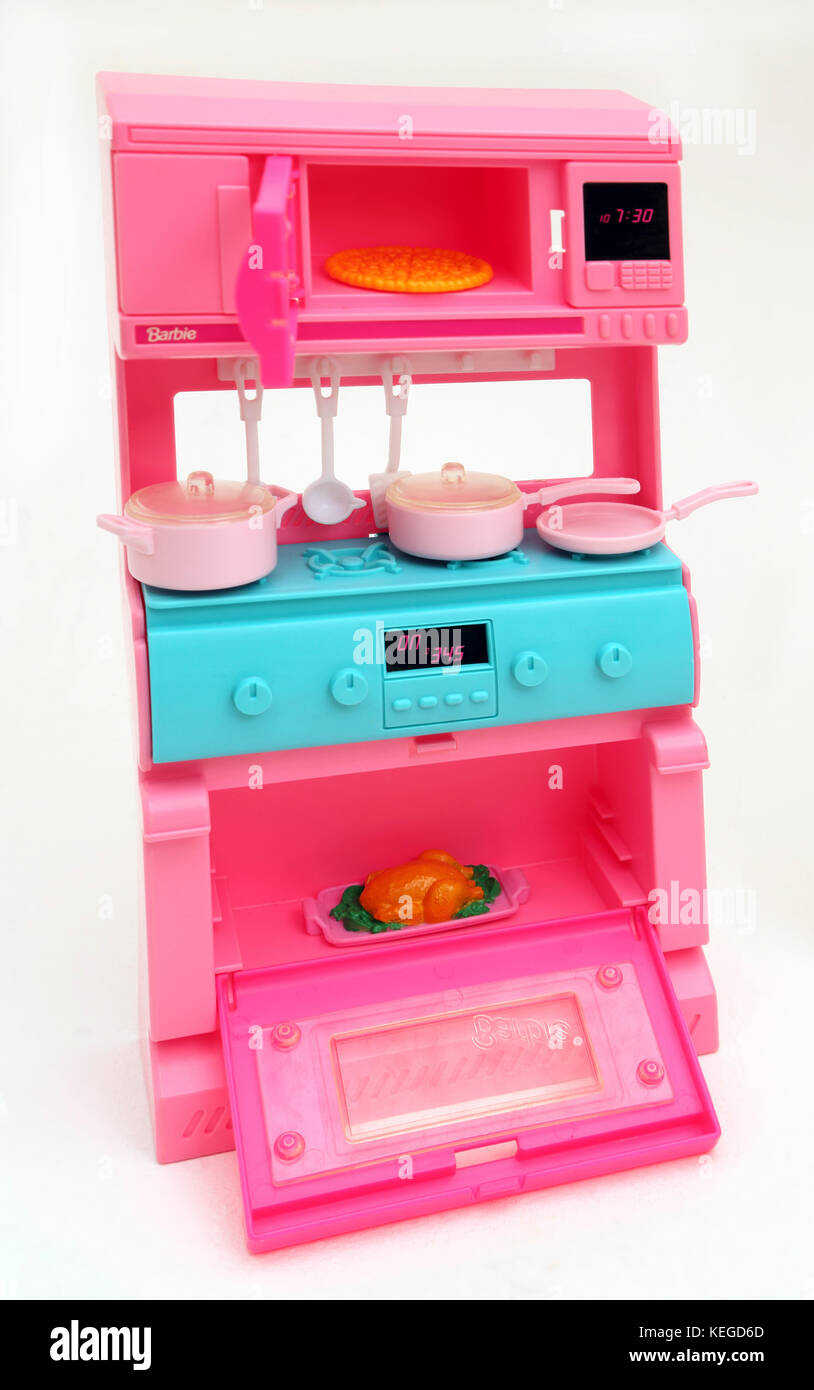 Barbie kitchen fotografías e imágenes de alta resolución - Alamy