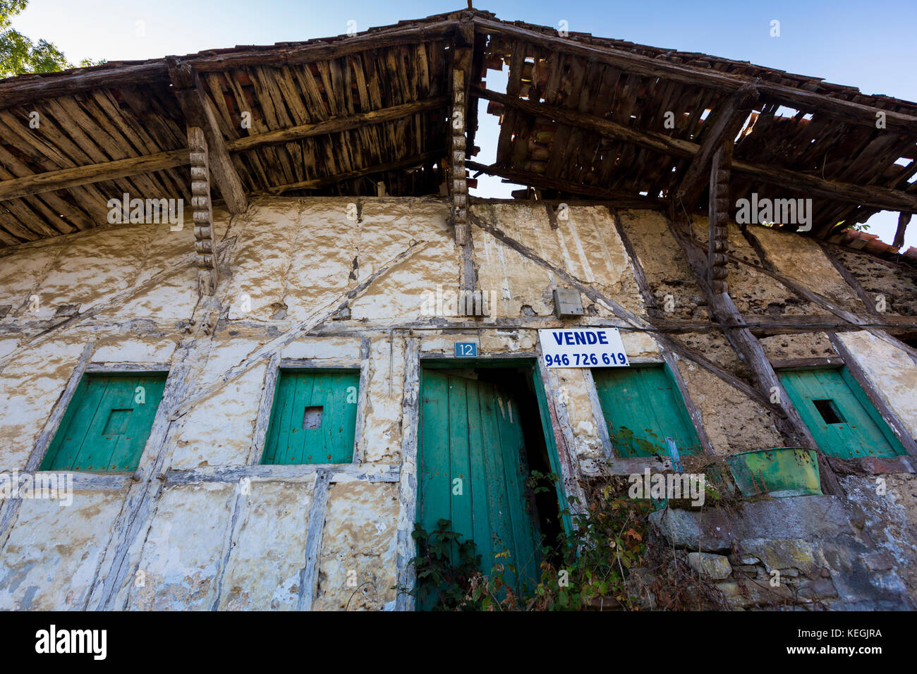 Casa tradicional vasca en venta en la región vasca Biskaia del norte de España Foto de stock