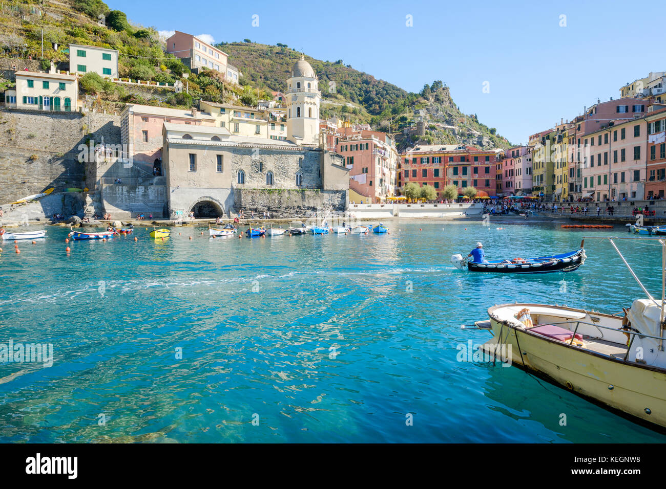 Puerto De Vernazza, Cinque Terre, Liguria, Italia Foto de stock