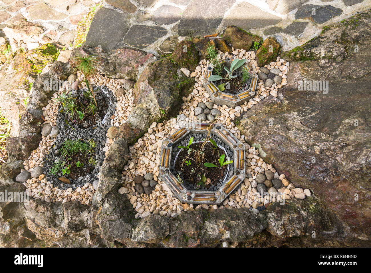 Jardín paisajismo ideas creativas jardín de piedras pequeñas Foto de stock