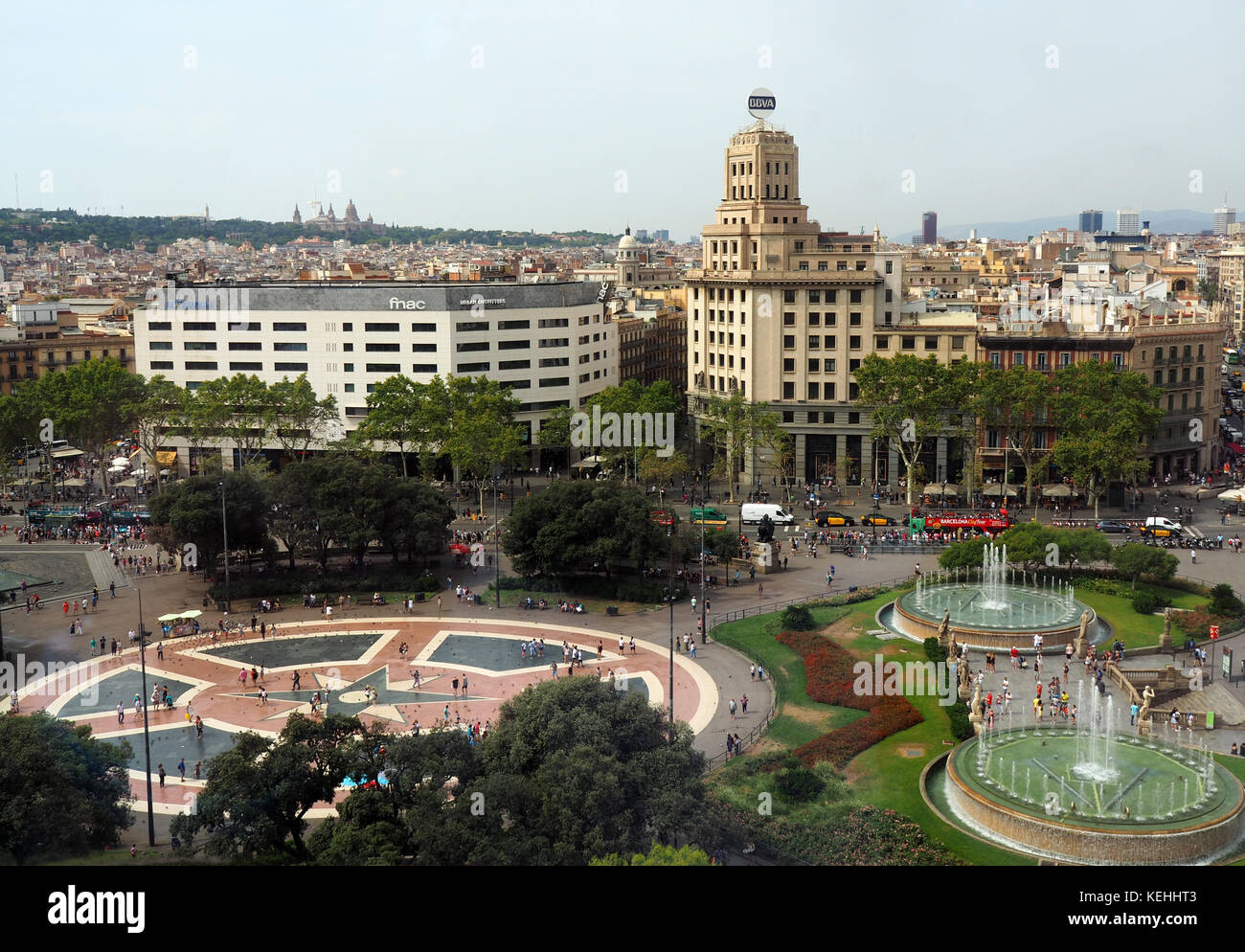 Vista aérea de la plaza Cataluña o plaza Catalunya en Barcelona, España ...