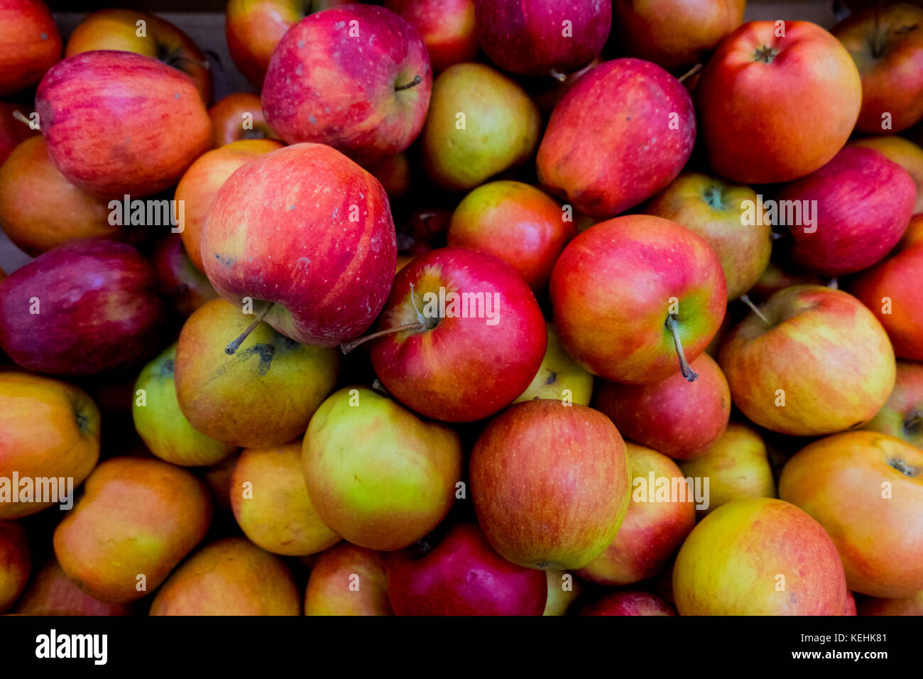 Pila de manzanas Foto de stock