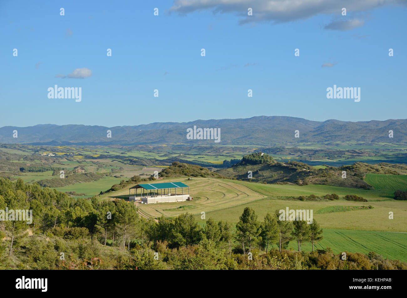 Vista de primavera de la región española de Navarra Foto de stock