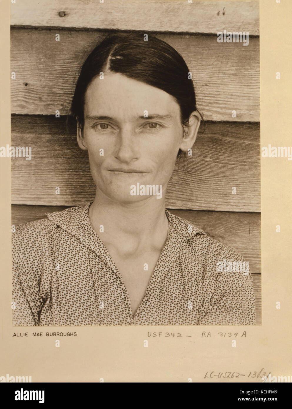 Mae allie burroughs,esposa de algodón aparcero,cabeza y hombros retrato,Alabama,Estados Unidos,Walker Evans,1935 Foto de stock