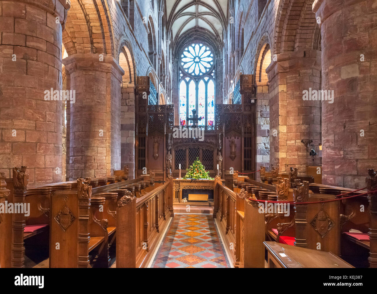 Interior de la Catedral de San Magnus, Kirkwall, Continental, las Islas Orcadas, Escocia, Reino Unido Foto de stock