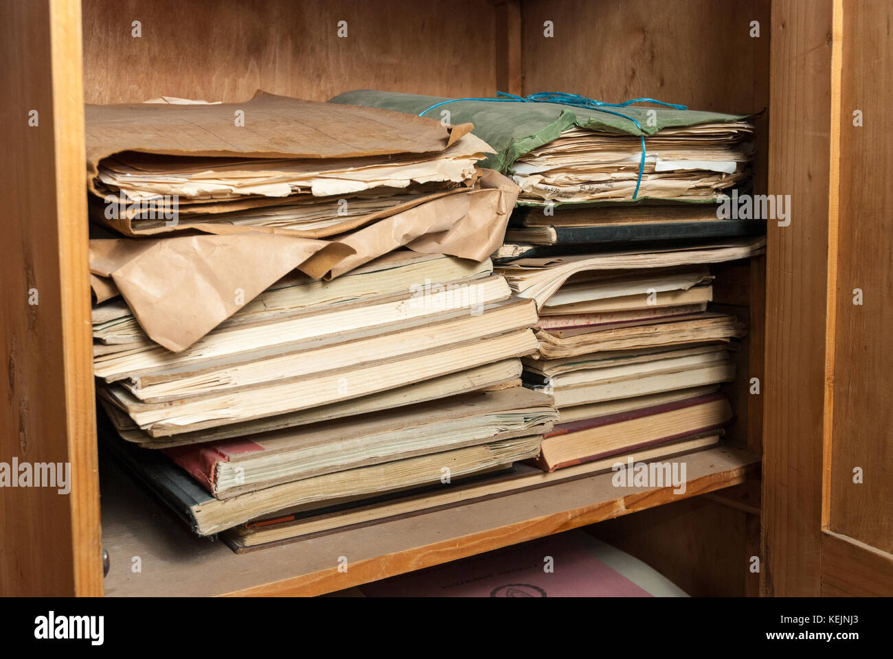 libros de cuentas antiguos para la contabilidad doméstica que muestran  todas las compras realizadas Fotografía de stock - Alamy