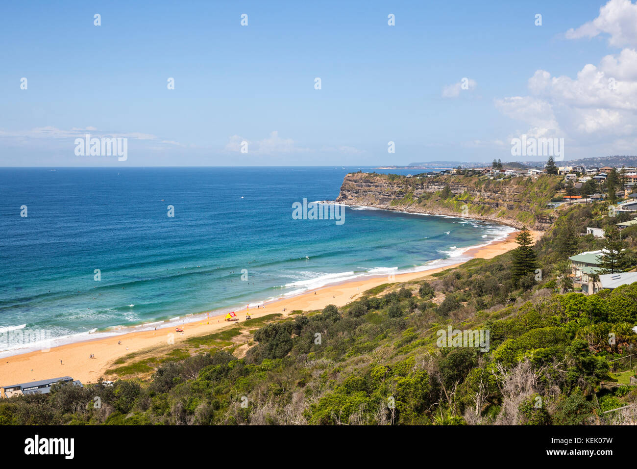 Vista de la playa Bungan en Newport, una de las playas del norte de Sydney, New South Wales, Australia Foto de stock