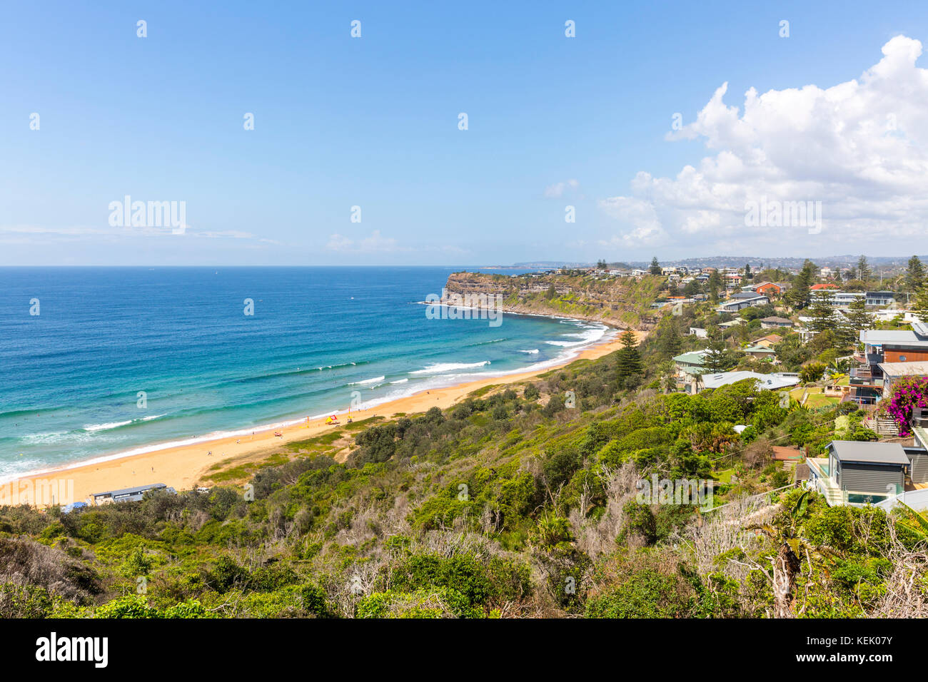Vista de la playa Bungan en Newport, una de las playas del norte de Sydney, New South Wales, Australia Foto de stock