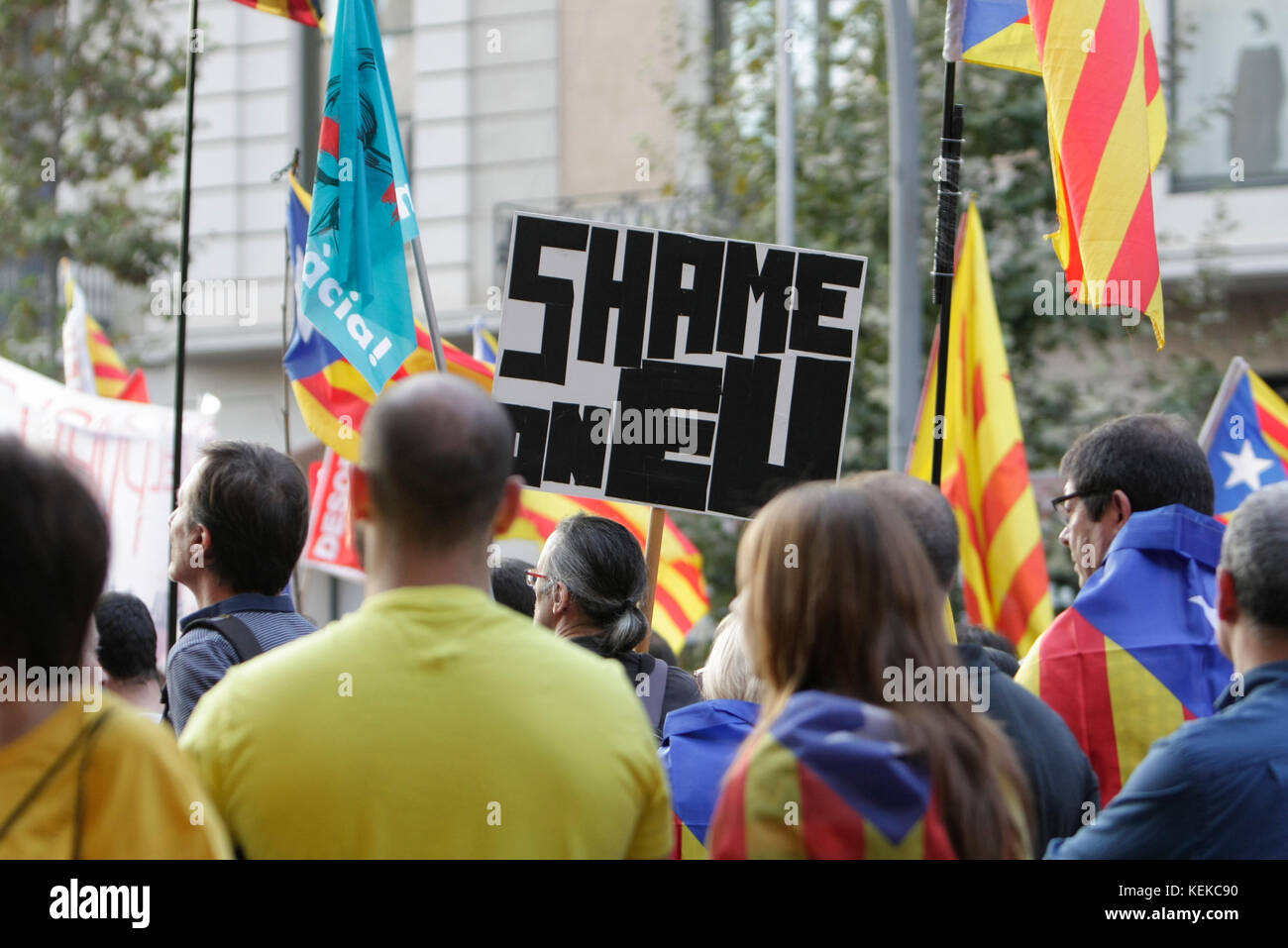 Barcelona, España. El 21 de octubre, 2017. Jordi demo gratuita en el centro  de Barcelona, 21/10/2017. Cientos de miles de catalanes se reúnen en una  manifestación para mostrar su apoyo a los