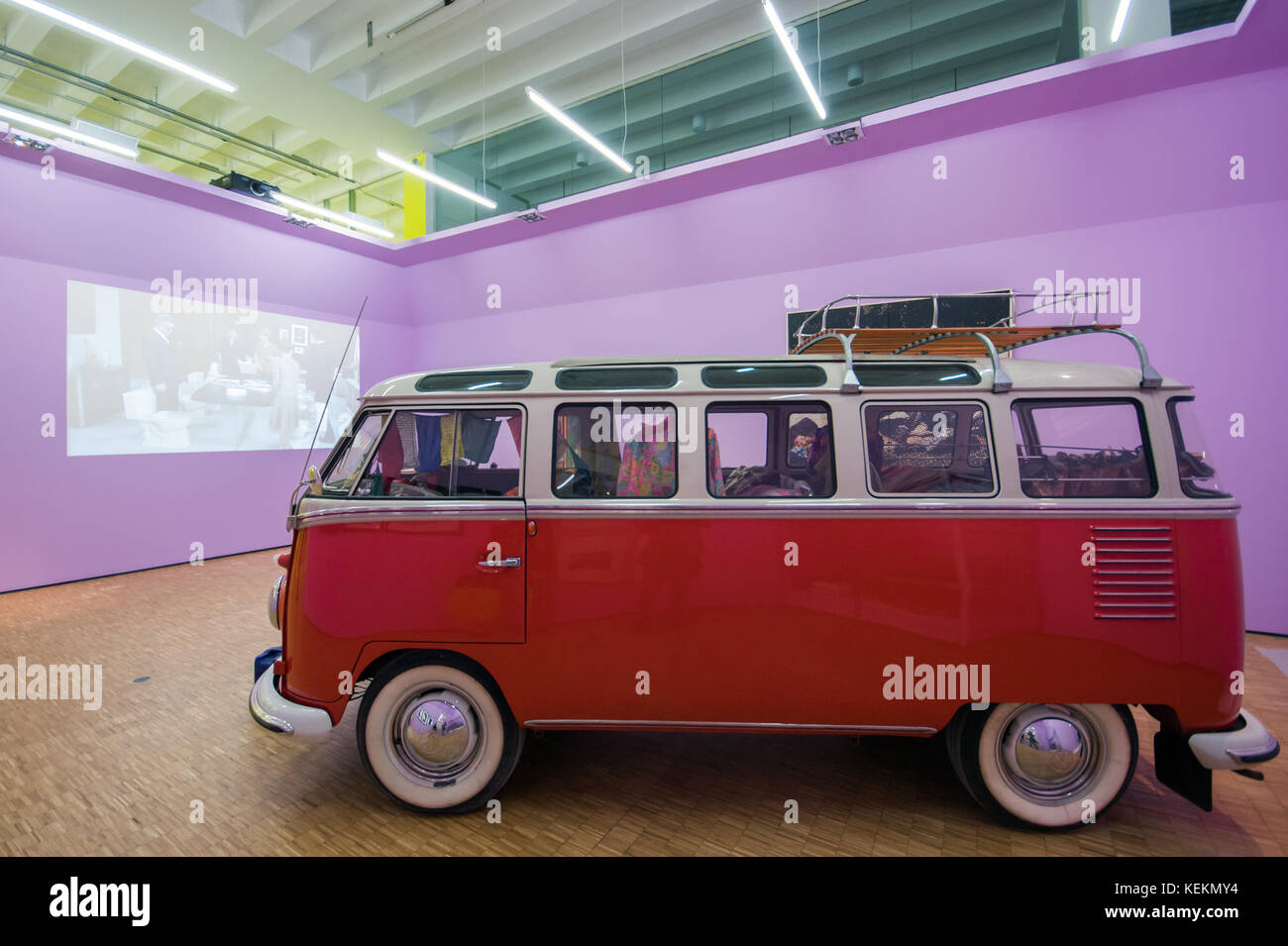 Volkswagen Samba Sunroof Deluxe van 23 window 1961, Vintage Sixties
