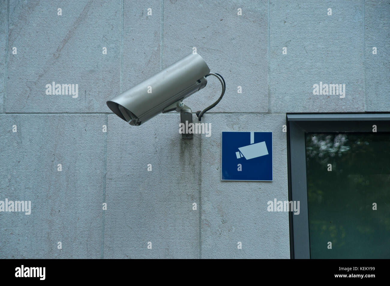 Symbolbild Videoüberwachung - vigilancia por vídeo con el símbolo Foto de stock