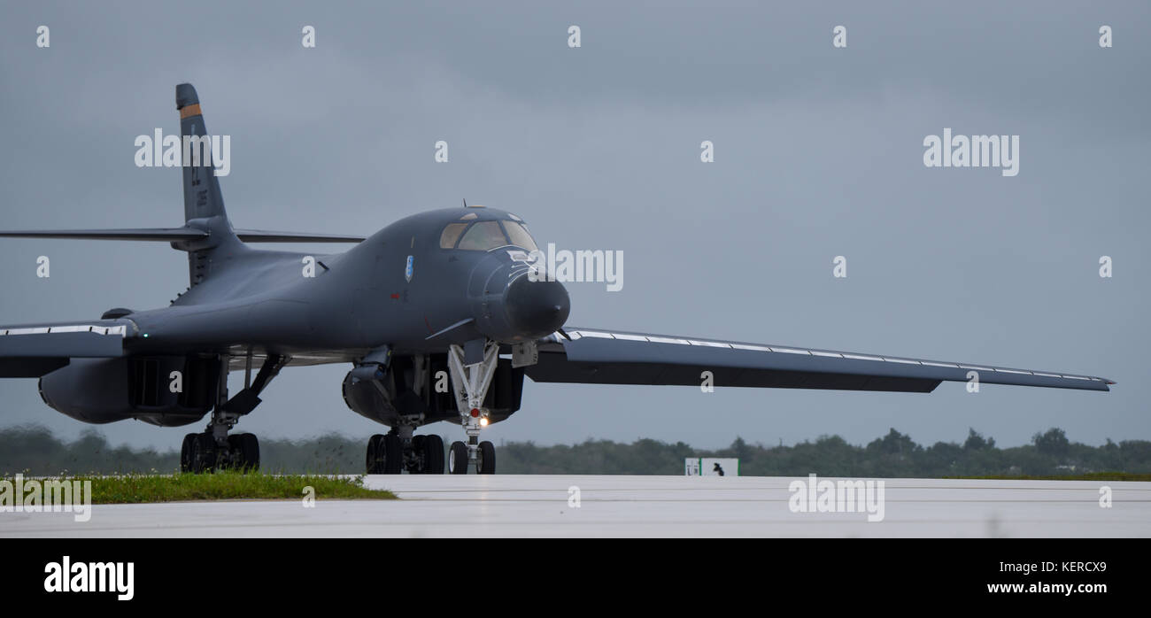 La Fuerza Aérea de los EE.UU. B-1 Lancer despega en la Base Andersen de la Fuerza Aérea, Guam Foto de stock